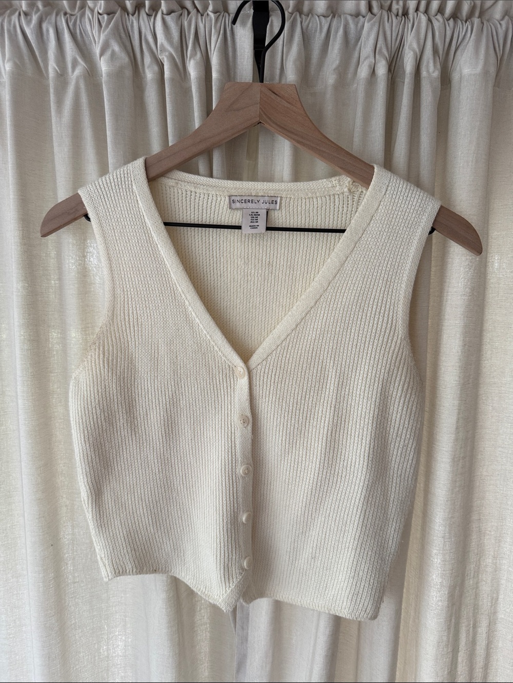 Sincerly Jules Ivory V-Neck Ribbed Button Crop Tank
